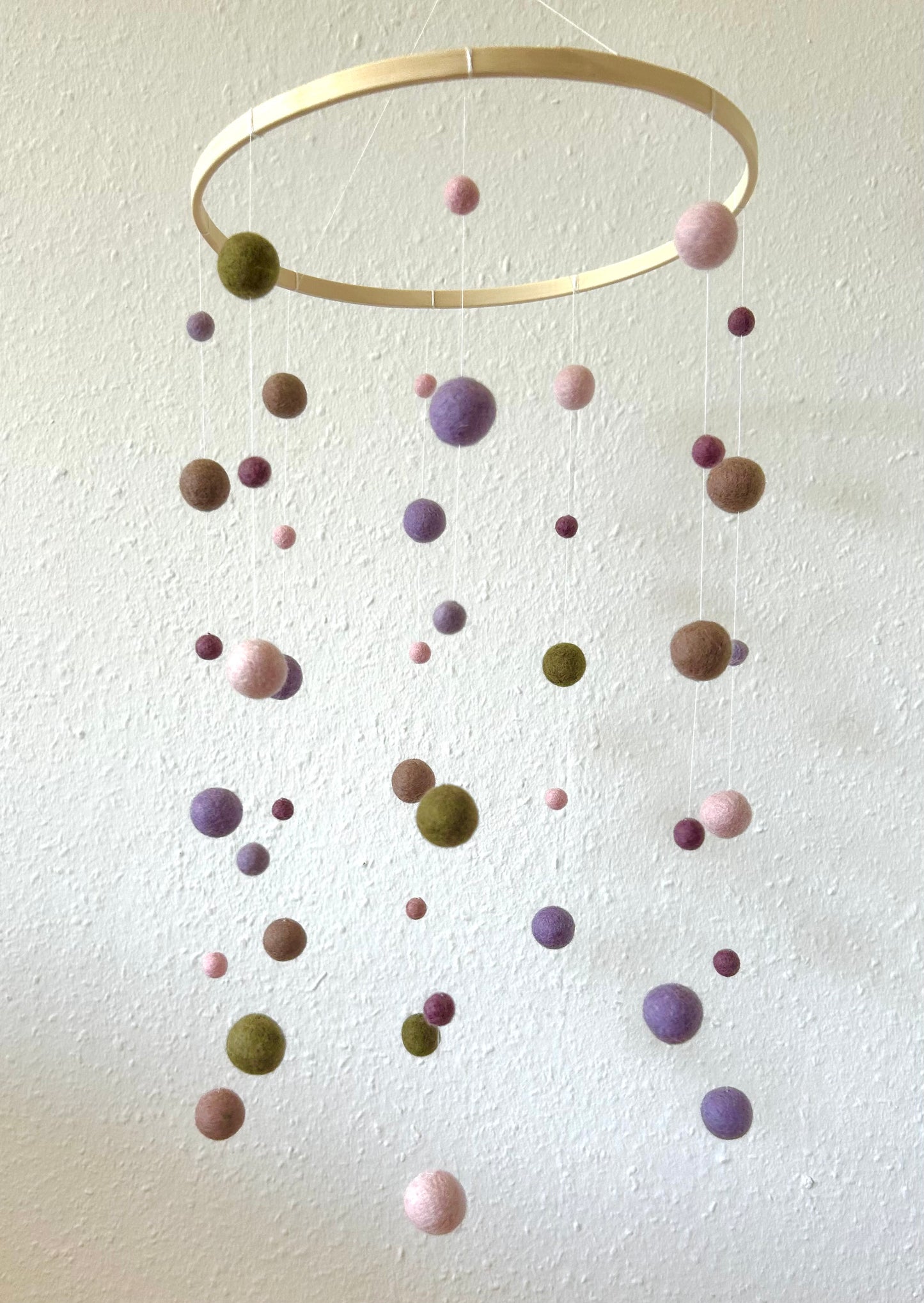 Baby Mobile aus Filzkugeln
