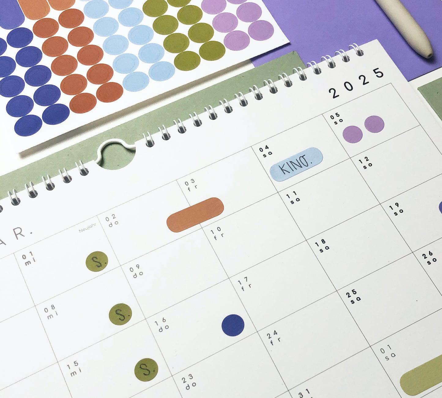 Kalender mit Aufklebern 2026 - A4 / A3