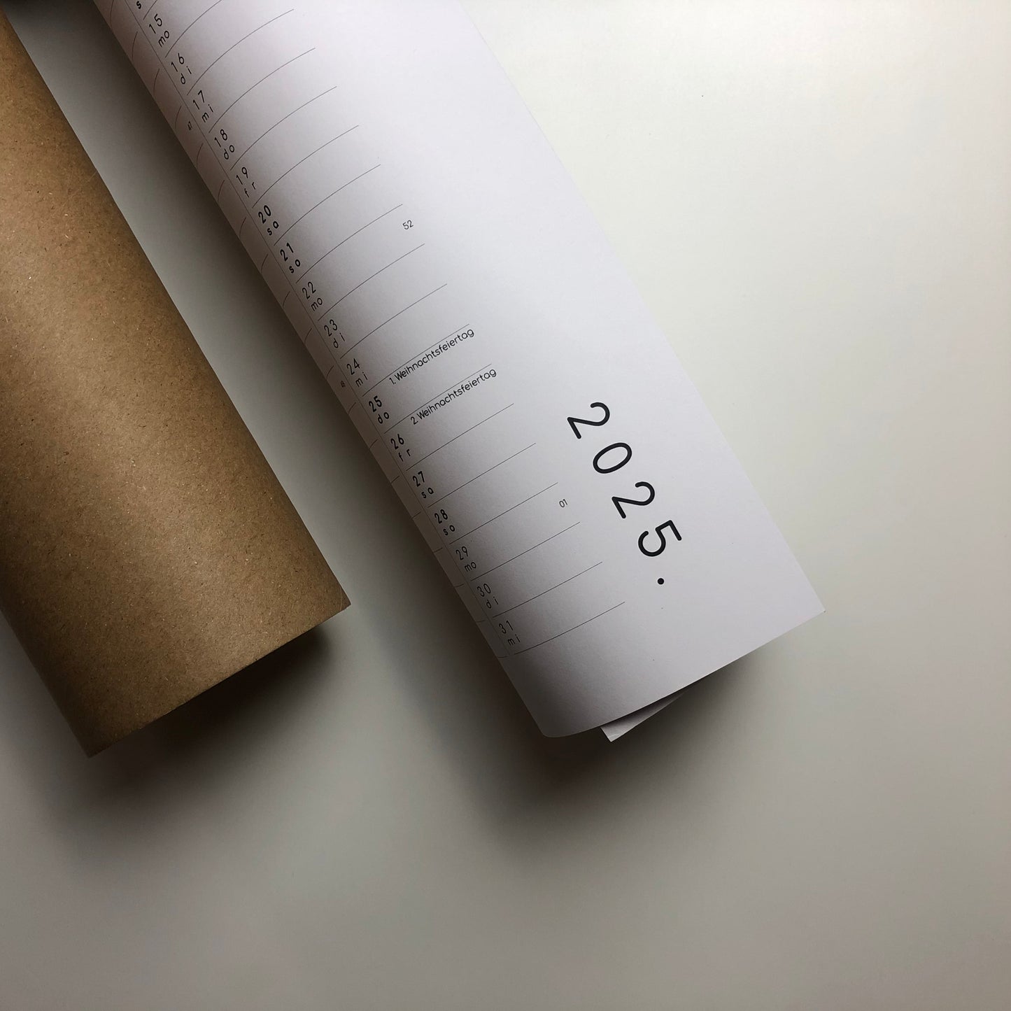 Kalender mit Klebepunkten 2025 - A2 / A1