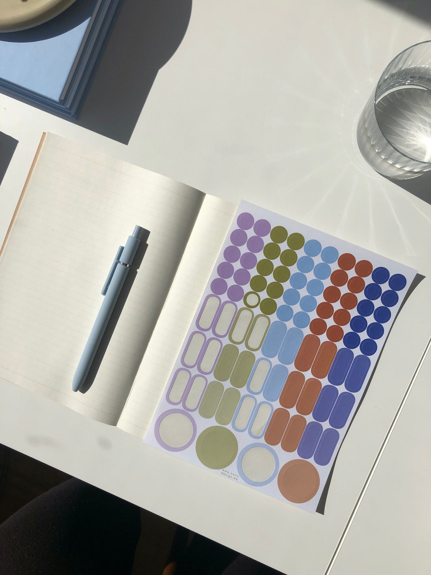 Kalender mit Klebepunkten 2027 - A2 / A1